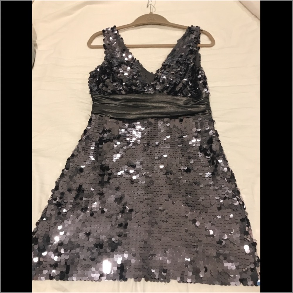 🔥 Price Drop! Great for NYE! Free gift w/purchase