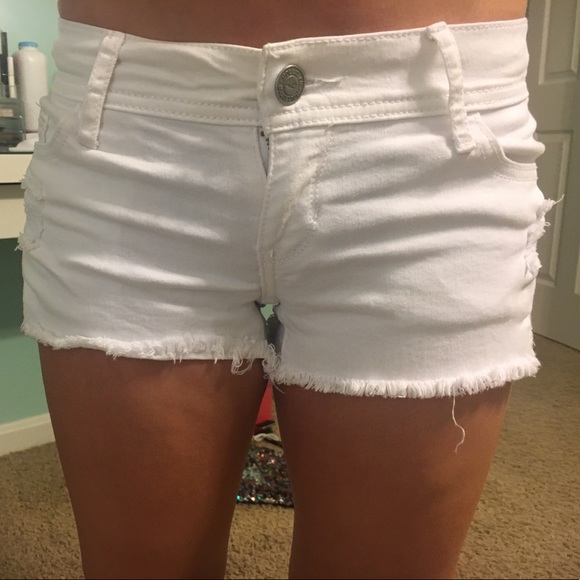 Hollister Pants - White Hollister Jean shorts !!