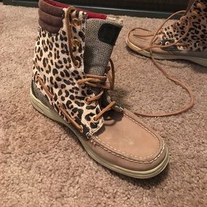 Size 6.5 women's sperry cheetah boots