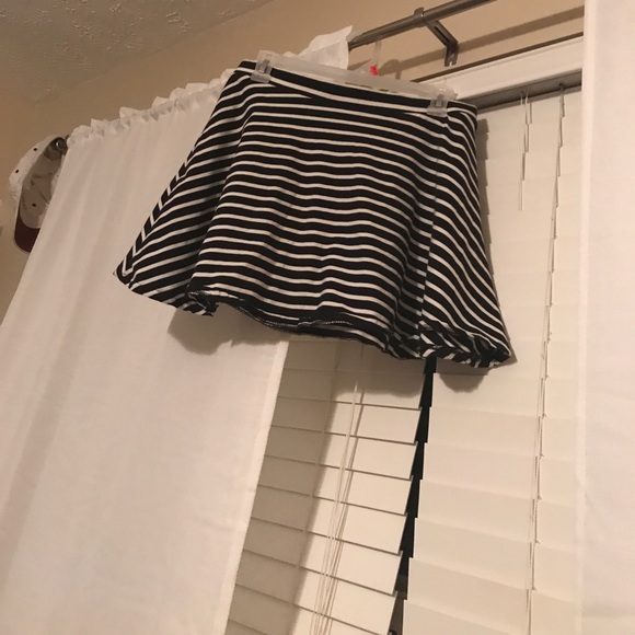 Skirt - Picture 2 of 3