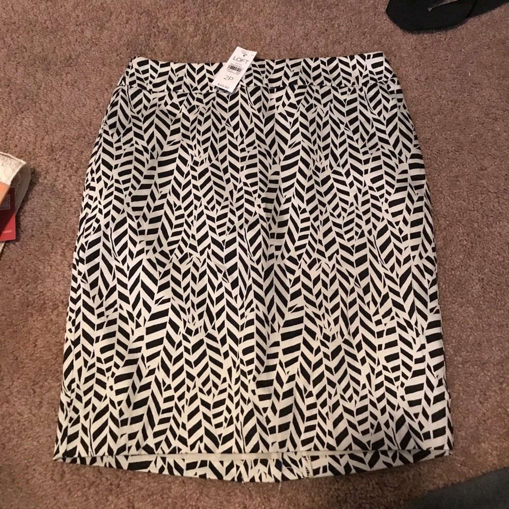 business pencil skirt black and white
