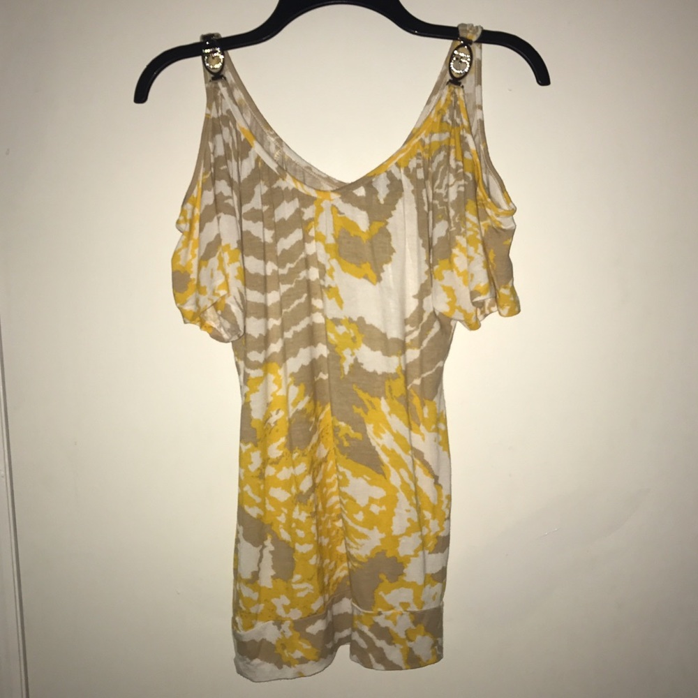 ☀️Open-Shoulder Guess Shirt👚