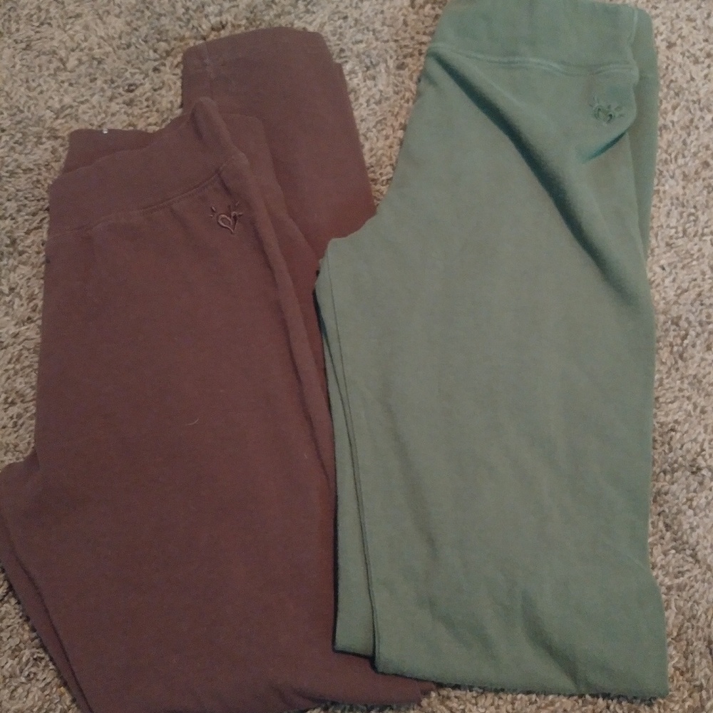 2 pair of leggings