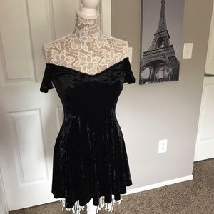 Kendall & Kylie Velvet Dress 🖤