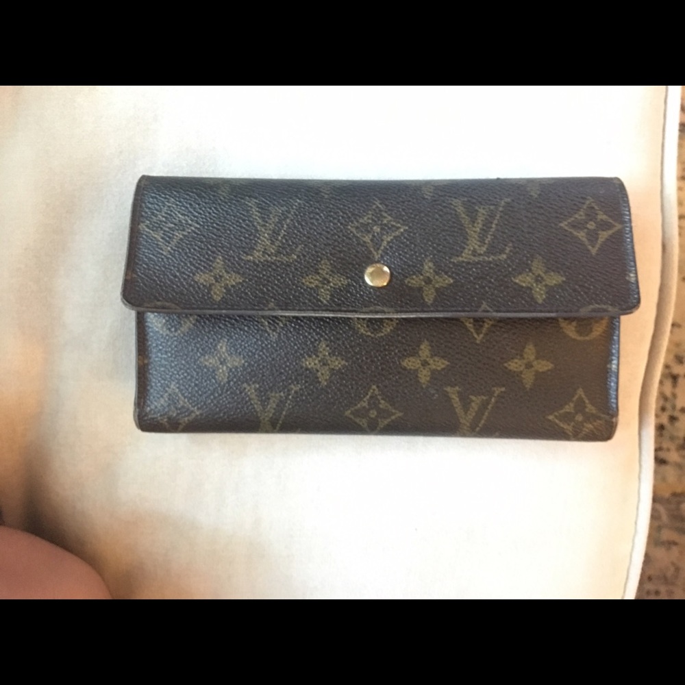 A authentic Louis Vuitton Wallet! Is used no box