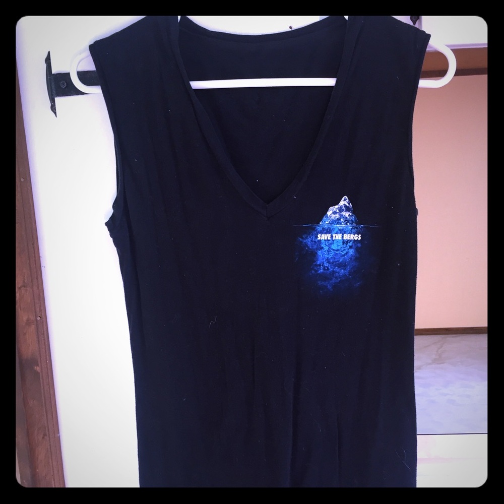 ❄️Save the bergs sleeveless top. ❄️