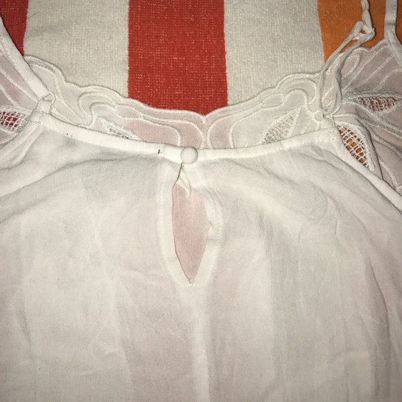 Brandy Melville White Crop - Picture 4 of 5