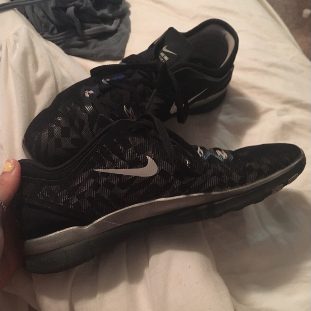 nike tennis shoes - Picture 1 of 3