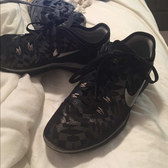 nike tennis shoes - Picture 3 of 3