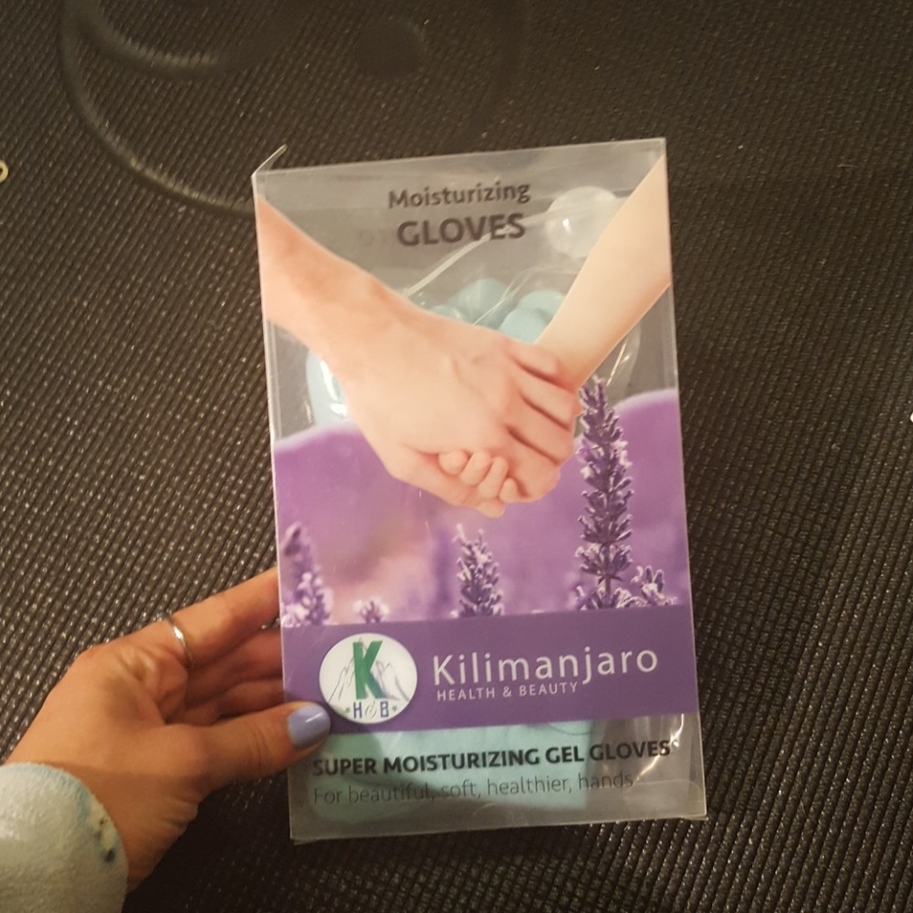 Moisturizing tell gloves