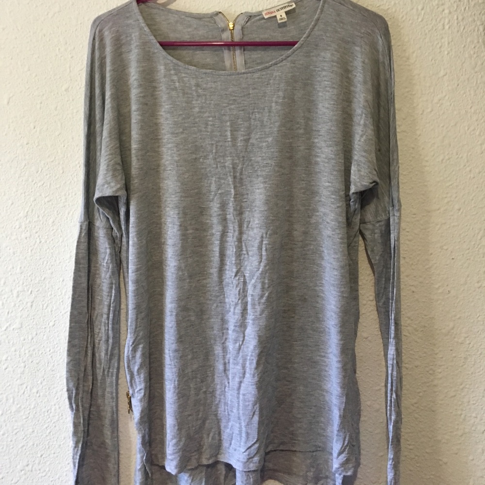 Gray long sleeve shirt