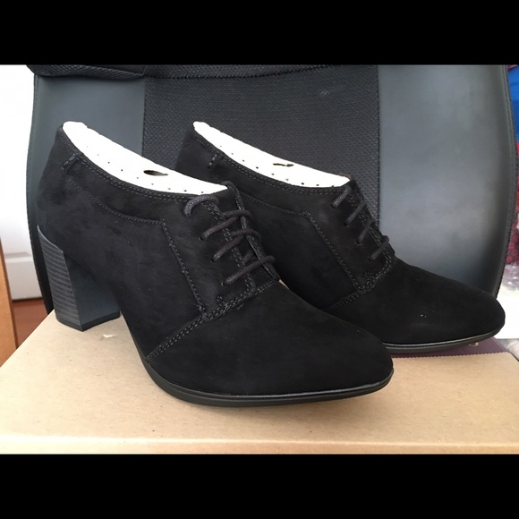 Brand new Clarks black suede bootie ankle boot - Picture 4 of 6