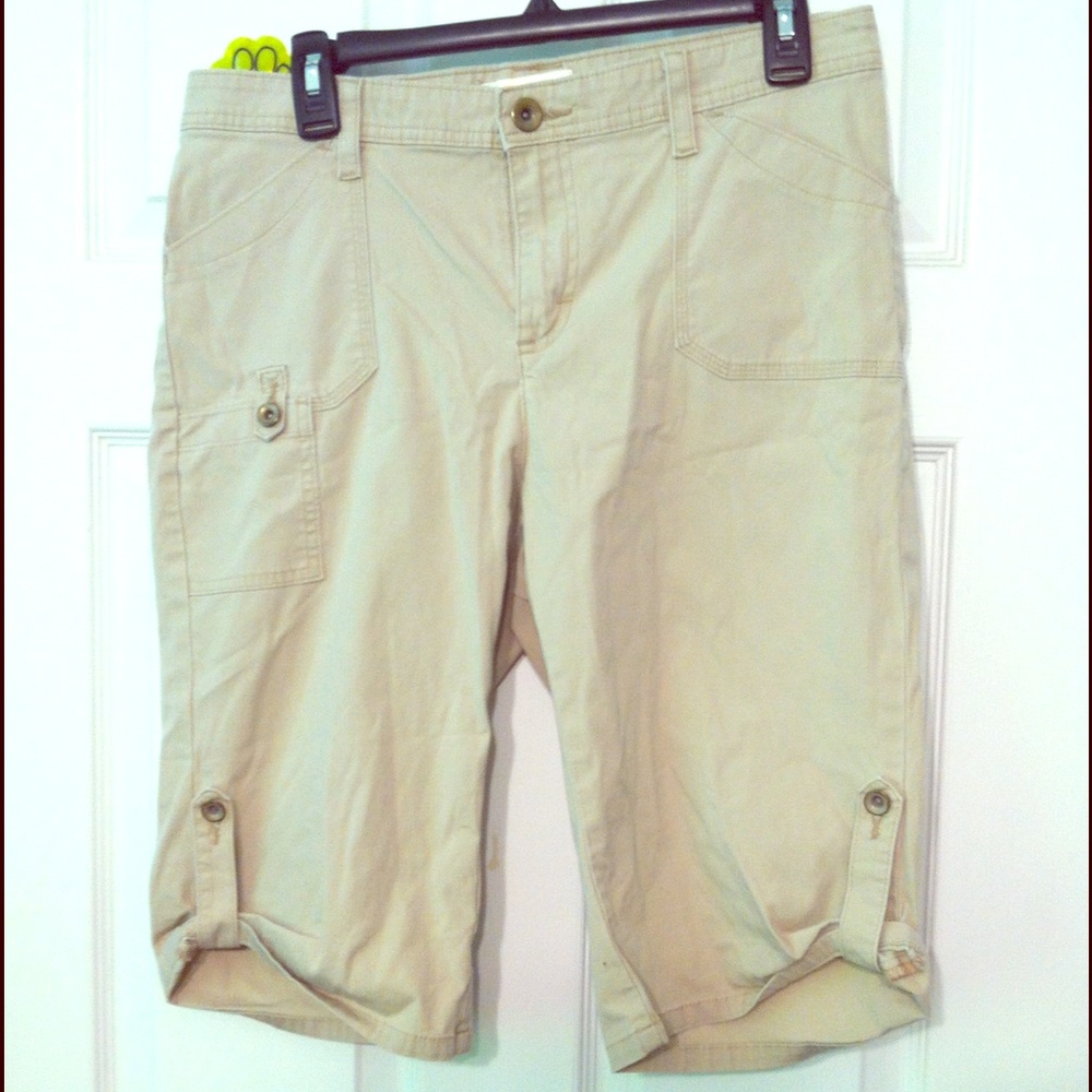 ❤️LOW WAISTED KHAKI CAPRIS❤️