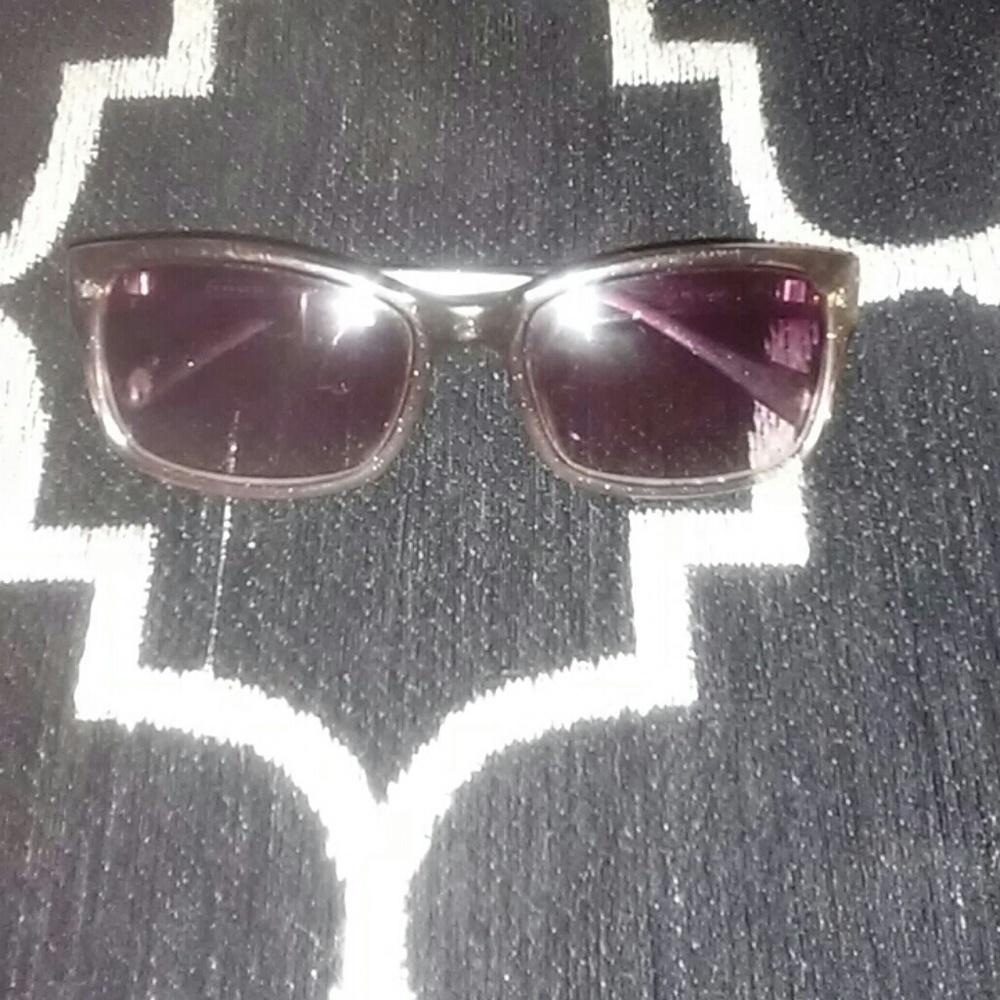 Coach sunglasses have  a missing on the left side