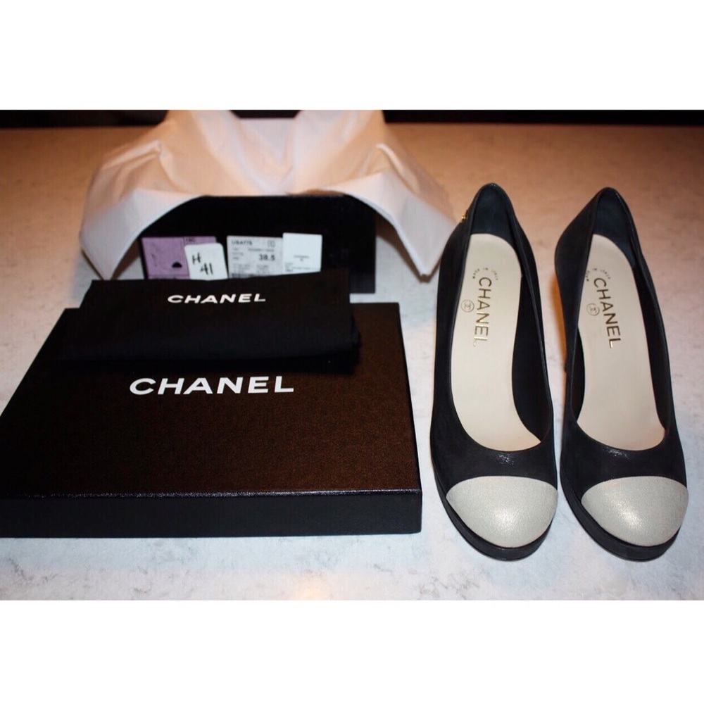 NWT CHANEL Gold Metallic Cap Toe Pumps