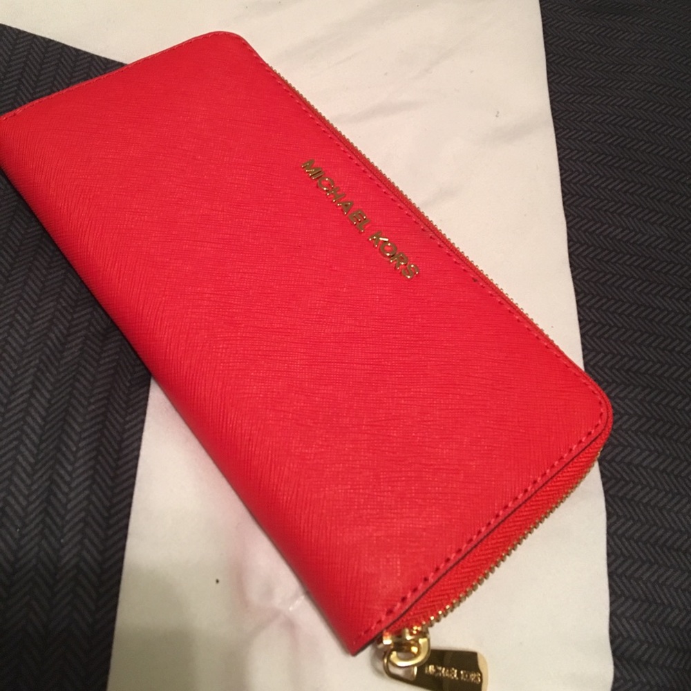 Michael Kors Wallet (Authentic) Color: Papaya