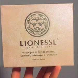 Lionesse White Pearl Facial Peeling