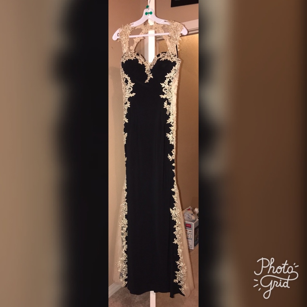 Formal Dress - Picture 2 of 5