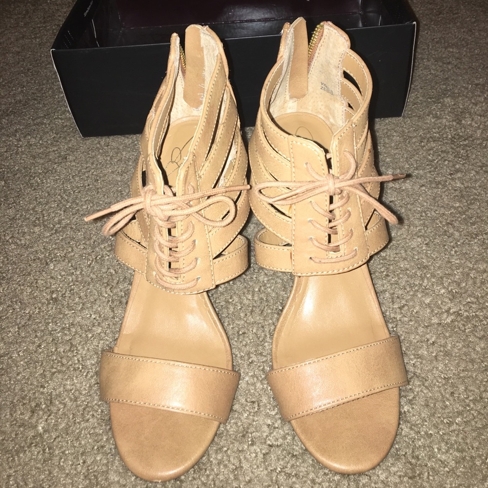 NUDE LACE HEELS