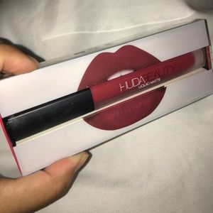 Huda beauty liquid matte lipstick