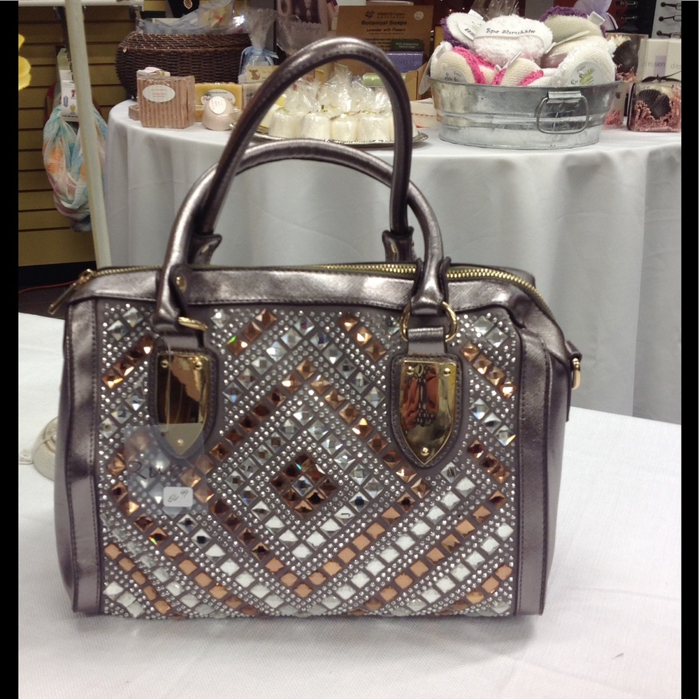 Absolutely stunning silver/gold Rhinestone handbag