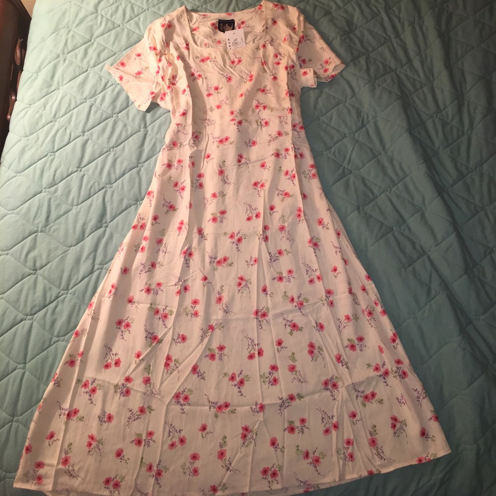 NWT - Floral/Cream maternity/Nursing dress