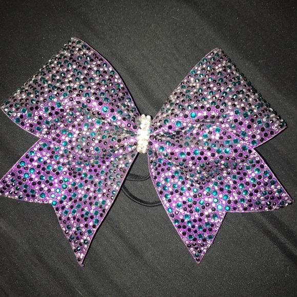 Cheer bow - Picture 1 of 3