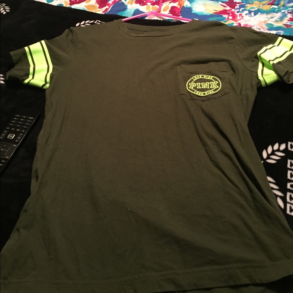 Vs pink campus tee