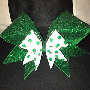 Cheer bow