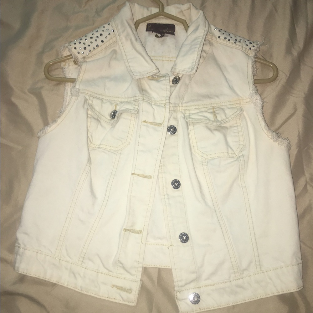 White denim vest