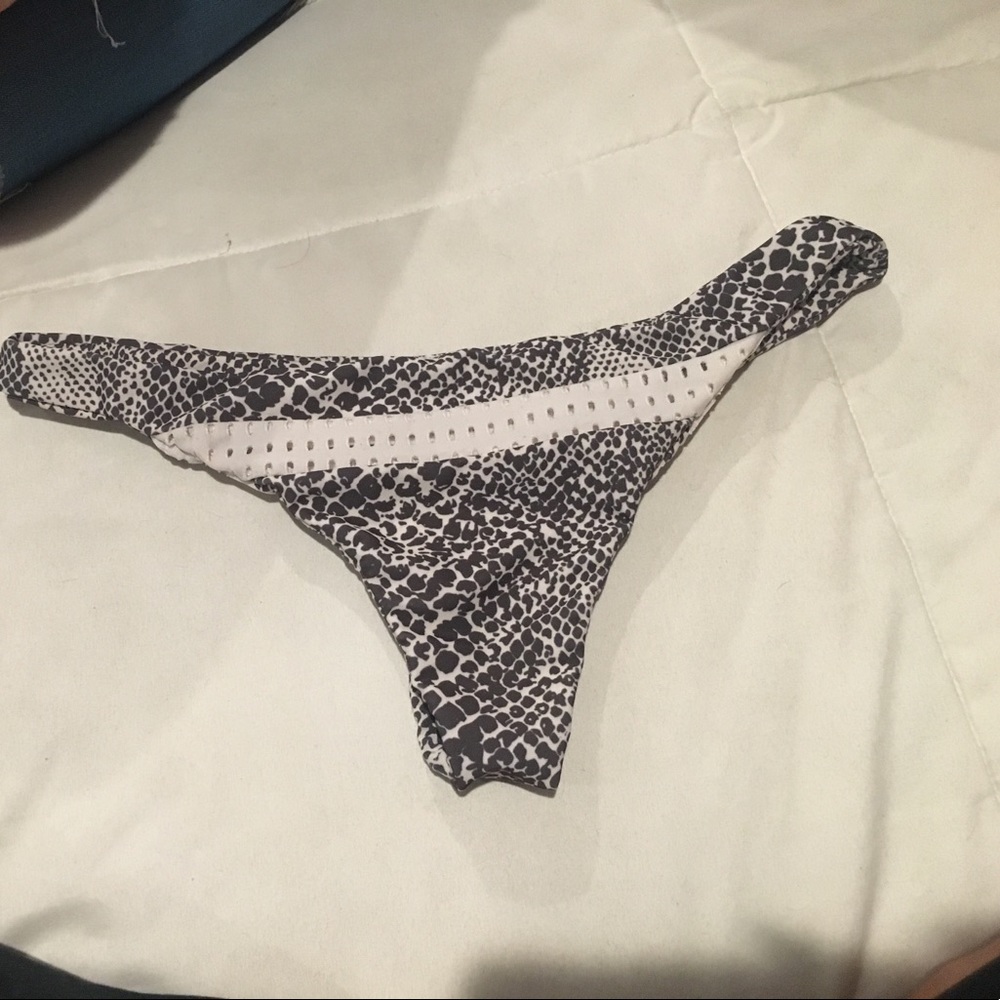 acacia bottoms