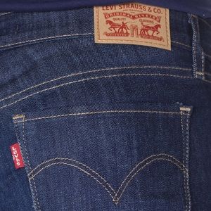 💥PRICE DROP LEVI skinny jean 👖 BARELY WORN🙌🏼