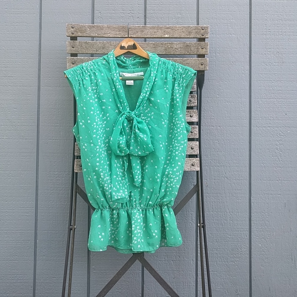 Max studio green bow bird shirt