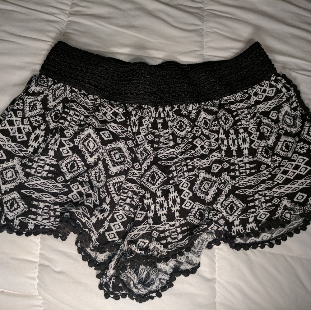 Comfy stretch patterned shorts