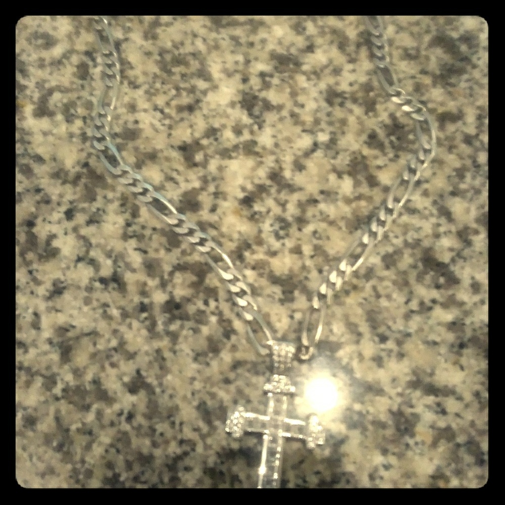 (925)18 inch figaro chain with cross