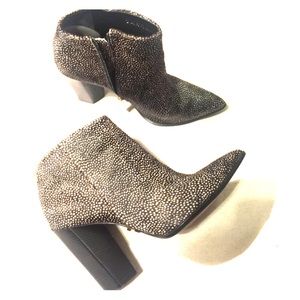 Carrano Anna pony hair booties