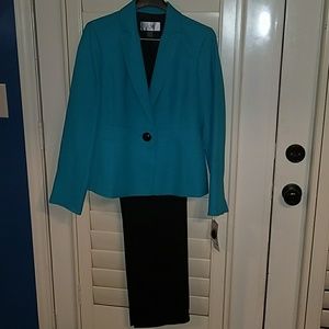 NWT LE SUIT Petite Teal Jacket Black Pants Sz 2P