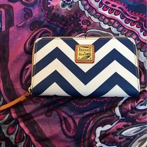 Navy chevron Dooney&Bourke wallet