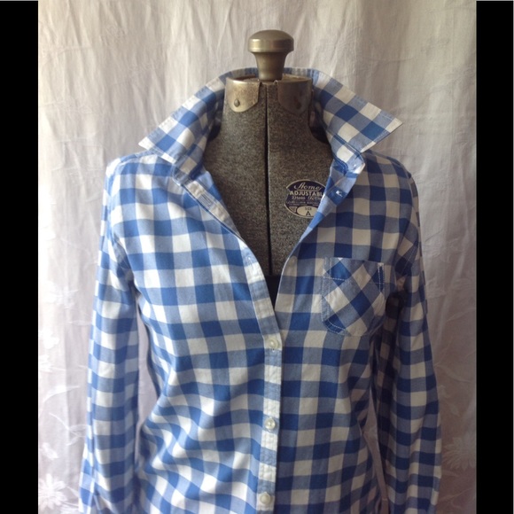 American Eagle Outfitters Tops - Gingham blue and white plaid button down Size 6