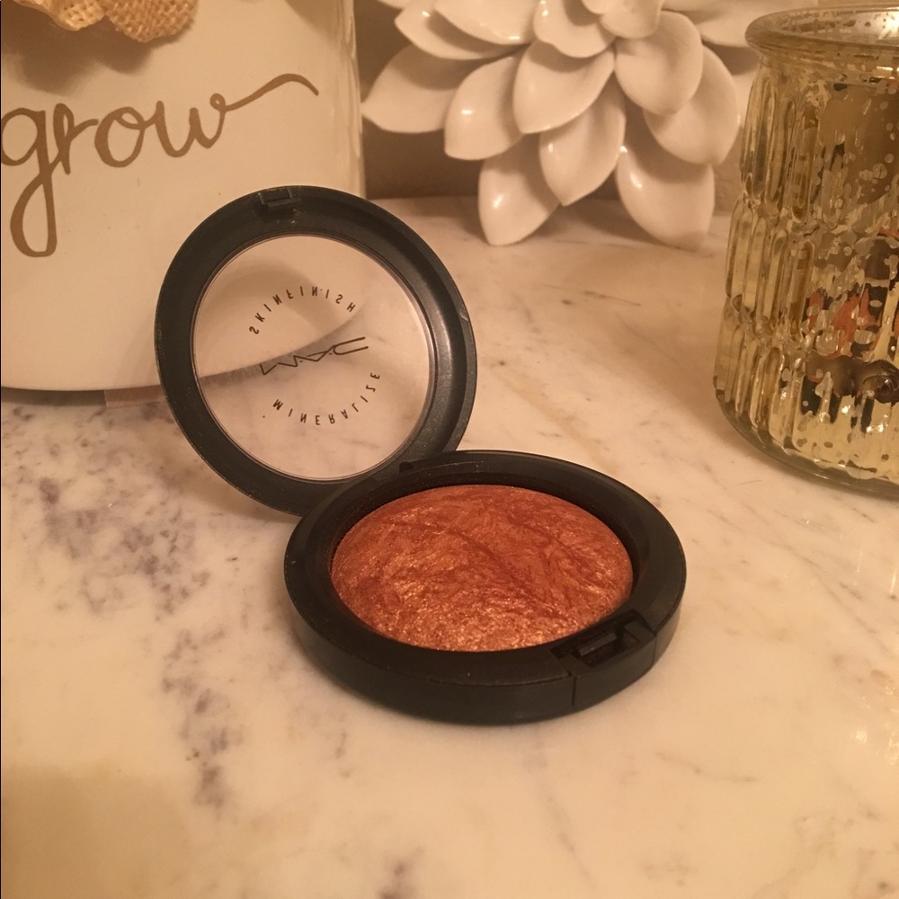 MAC Skinfinish