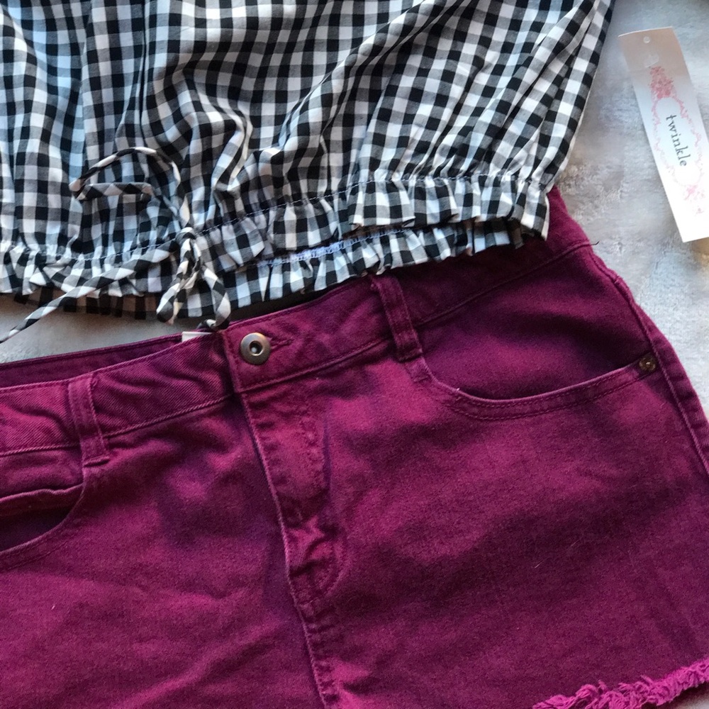 Maroon mid rise shorts
