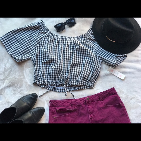 Maroon mid rise shorts - Picture 2 of 4