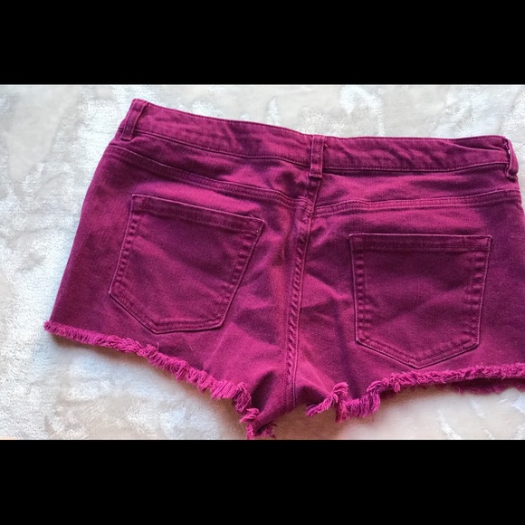 Maroon mid rise shorts - Picture 4 of 4