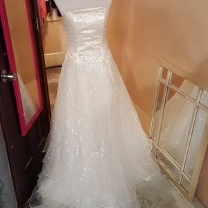 Beach, Outdoors, jump in the water Wedding gown