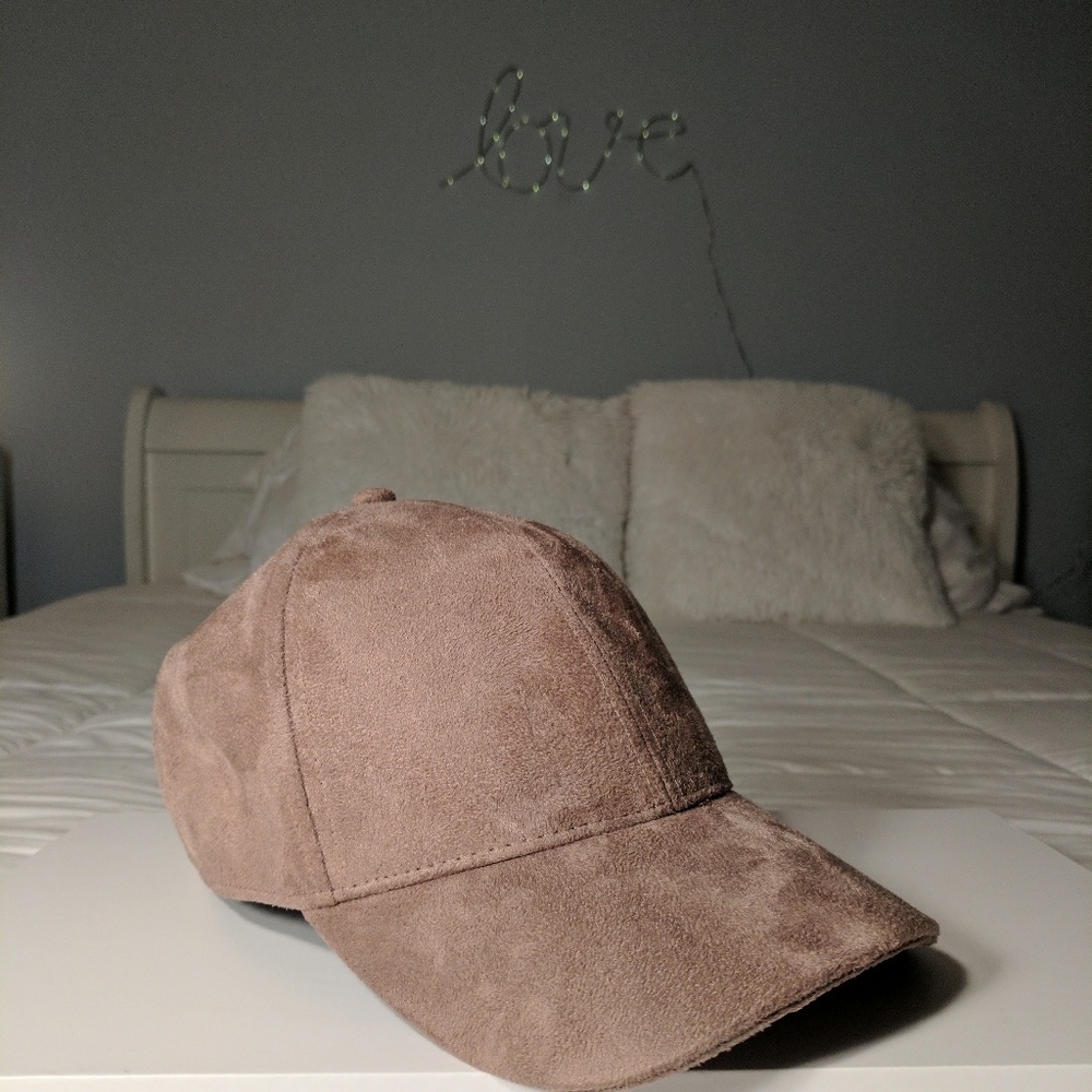 Suede Taupe H&M cap