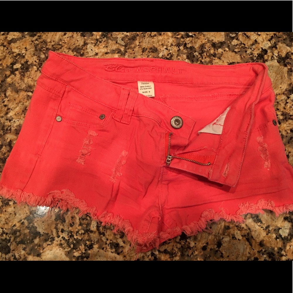 Shorts - Picture 3 of 3