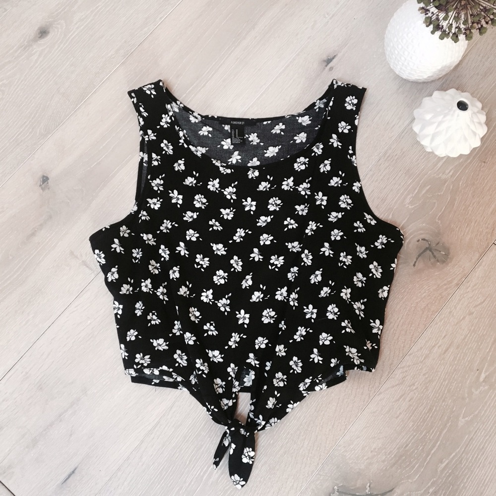 Floral crop top • 🖤NEW w/o tags.
