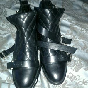 Blk leather boots