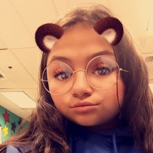 Meet your Posher, Daniela