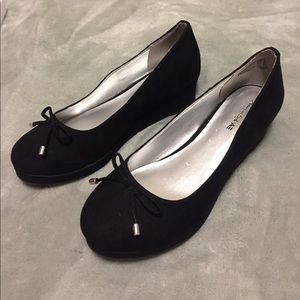 american eagle black heeled shoes